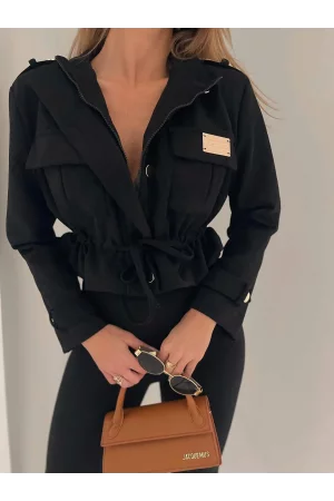 Preciosa chaqueta beige negro