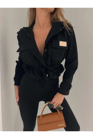 Preciosa chaqueta beige negro